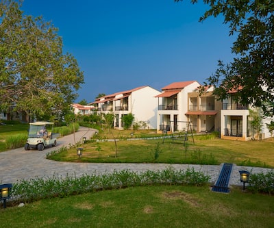 https://imgcld.yatra.com/ytimages/image/upload/t_hotel_yatra_city_desktop/v1454047123/Domestic Hotels/Hotels_Kanha/Club Mahindra Kanha/CLBM-KANHA-1228.jpg